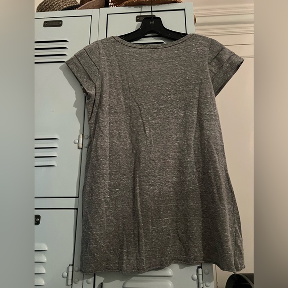 Silence + Noise Gray Tee with layered sleeves - Picture 5 of 10
